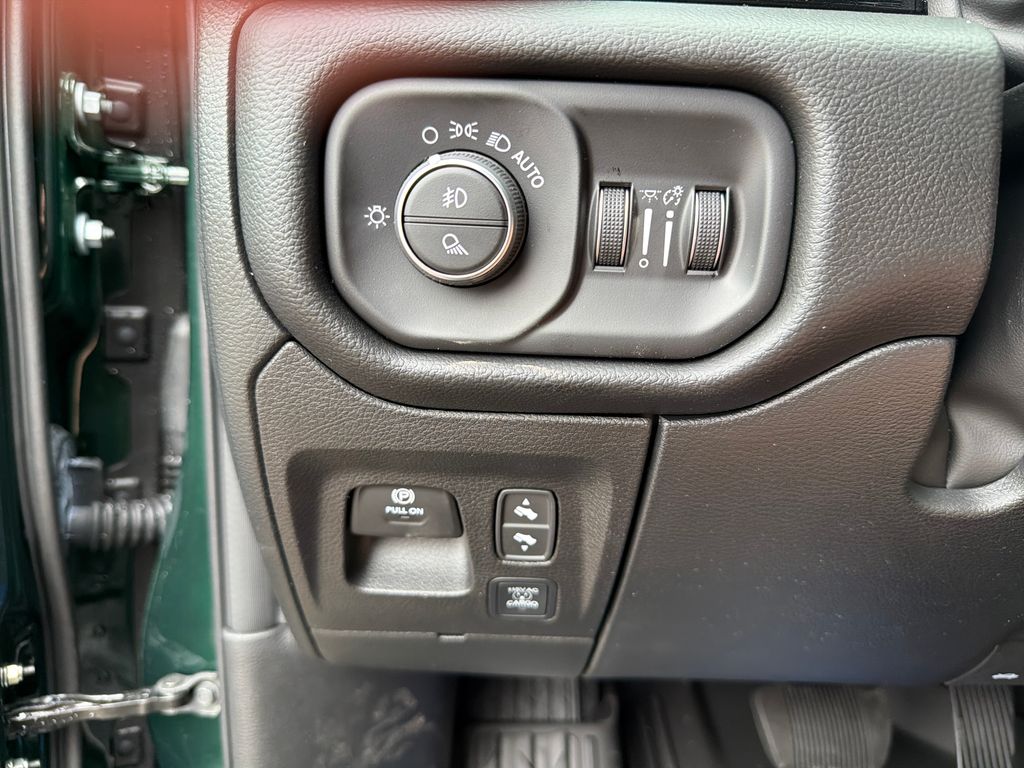 Thumbnail: 2026 RAM 1500 - 26