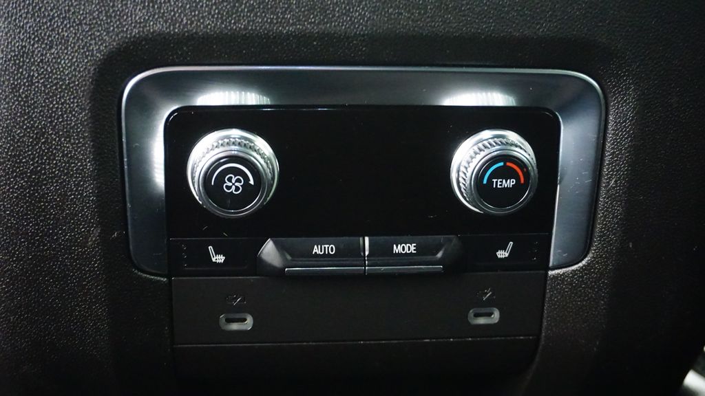 Thumbnail: 2021 GMC Yukon - 24