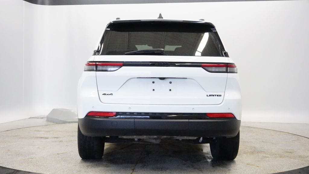 Thumbnail: 2023 Jeep Grand Cherokee - 4