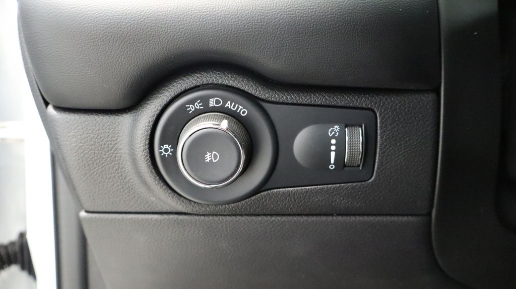 Thumbnail: 2022 Dodge Durango - 34