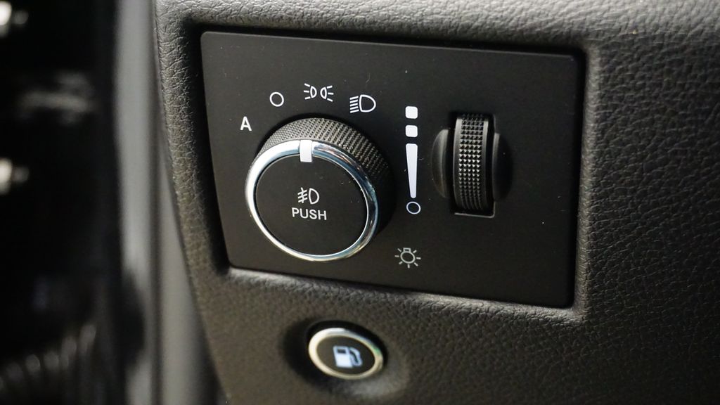 Thumbnail: 2017 Jeep Grand Cherokee - 32