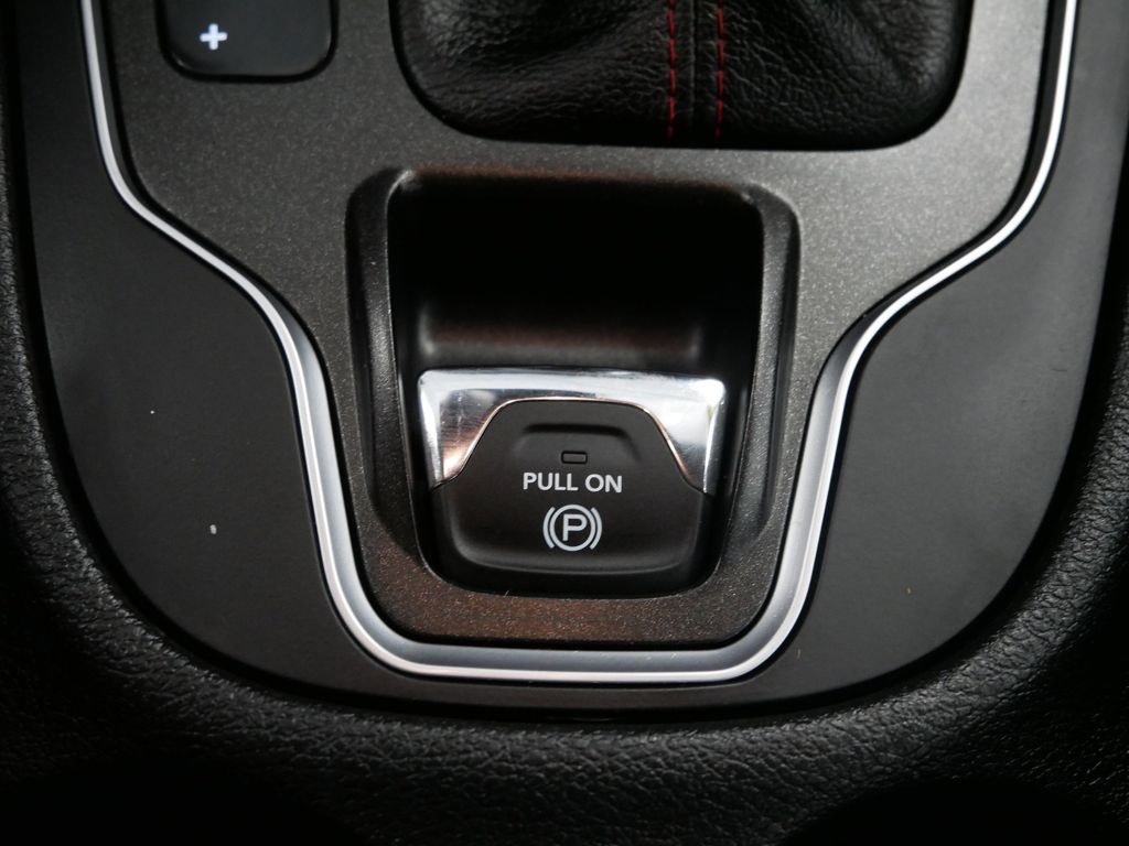 Thumbnail: 2022 Jeep Cherokee - 38