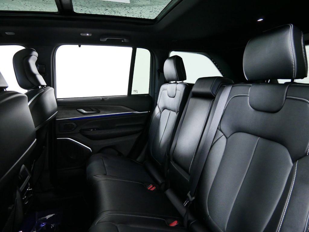 Thumbnail: 2025 Jeep Grand Cherokee - 31