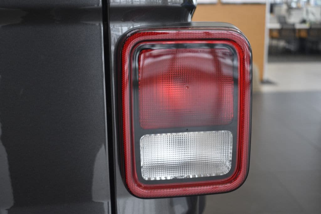 Thumbnail: 2025 Jeep Gladiator - 10