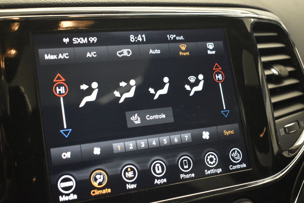 Thumbnail: 2021 Jeep Grand Cherokee - 43