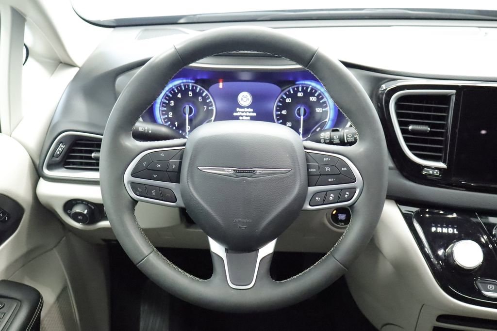 Thumbnail: 2023 Chrysler Pacifica - 25