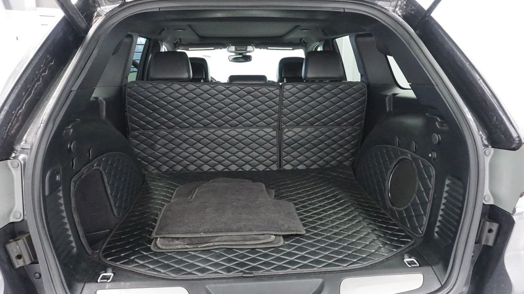 Thumbnail: 2017 Jeep Grand Cherokee - 21