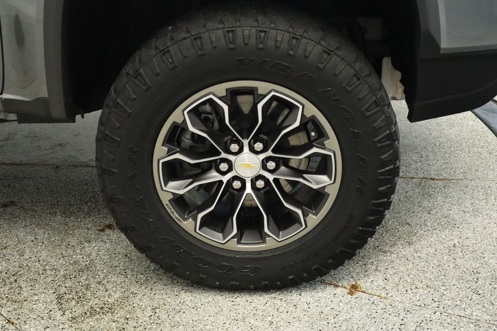 Thumbnail: 2022 Chevrolet Colorado - 18