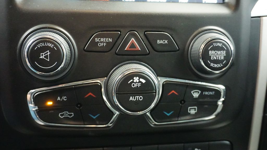 Thumbnail: 2019 RAM 1500 Classic - 33