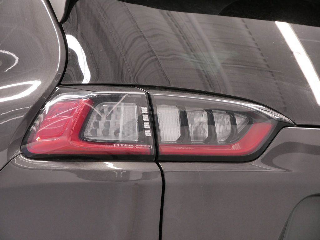 Thumbnail: 2022 Jeep Cherokee - 15