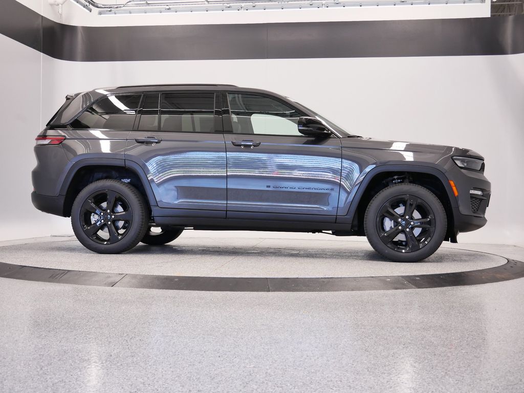 Thumbnail: 2025 Jeep Grand Cherokee - 48