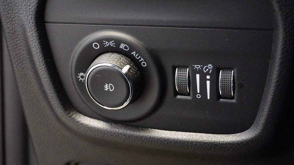 Thumbnail: 2023 Jeep Grand Cherokee - 30