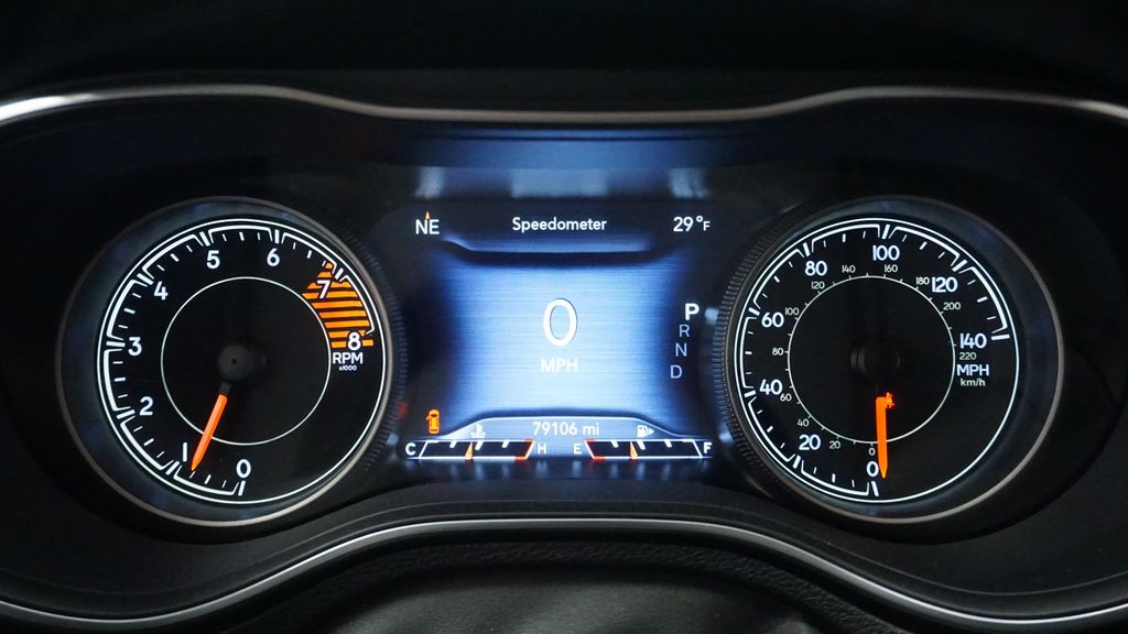 Thumbnail: 2019 Jeep Cherokee - 35