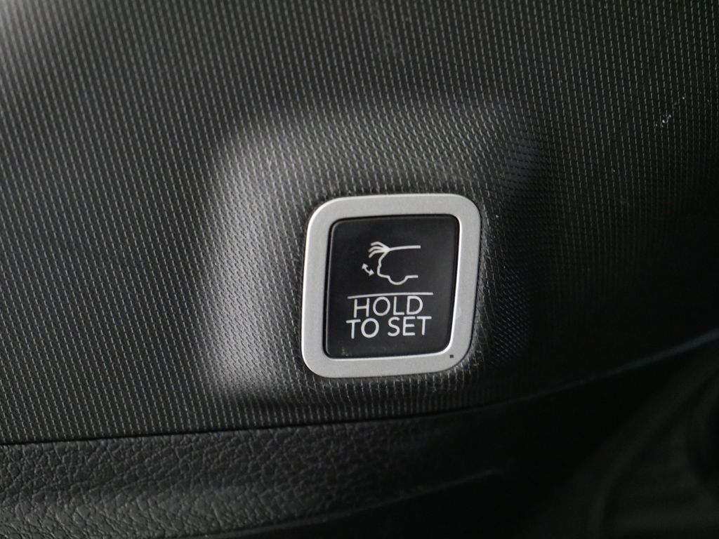 Thumbnail: 2022 Jeep Grand Cherokee - 19