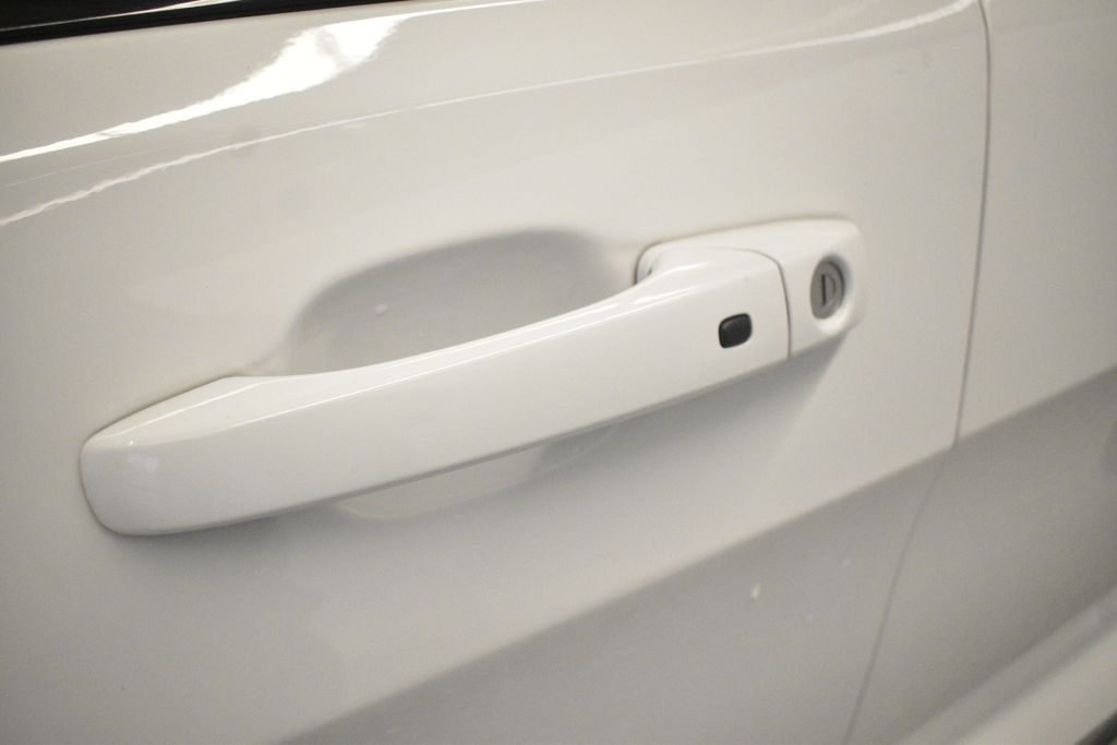 Thumbnail: 2021 Jeep Grand Cherokee - 48