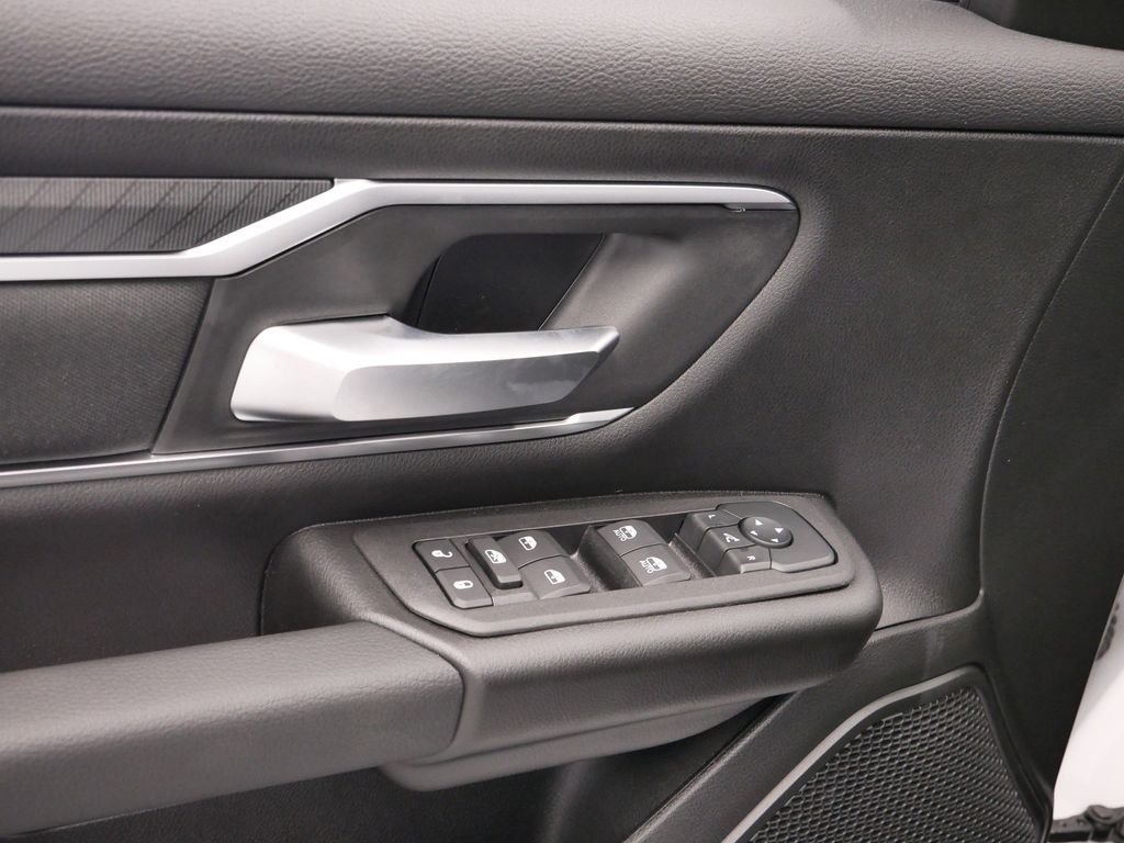 Thumbnail: 2026 RAM 1500 - 6