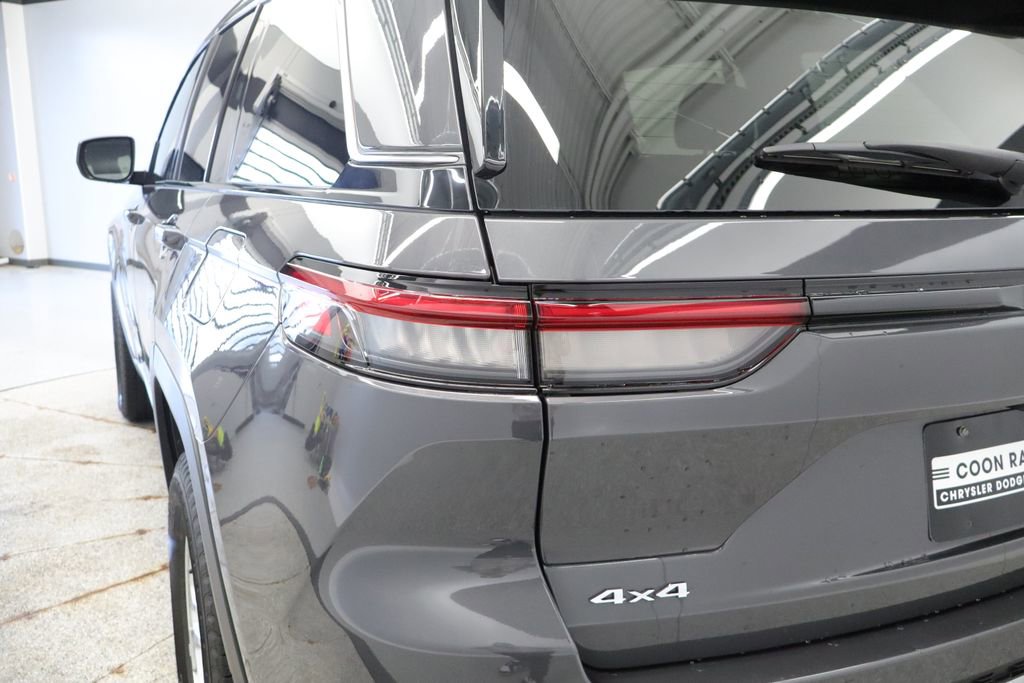 Thumbnail: 2023 Jeep Grand Cherokee - 18