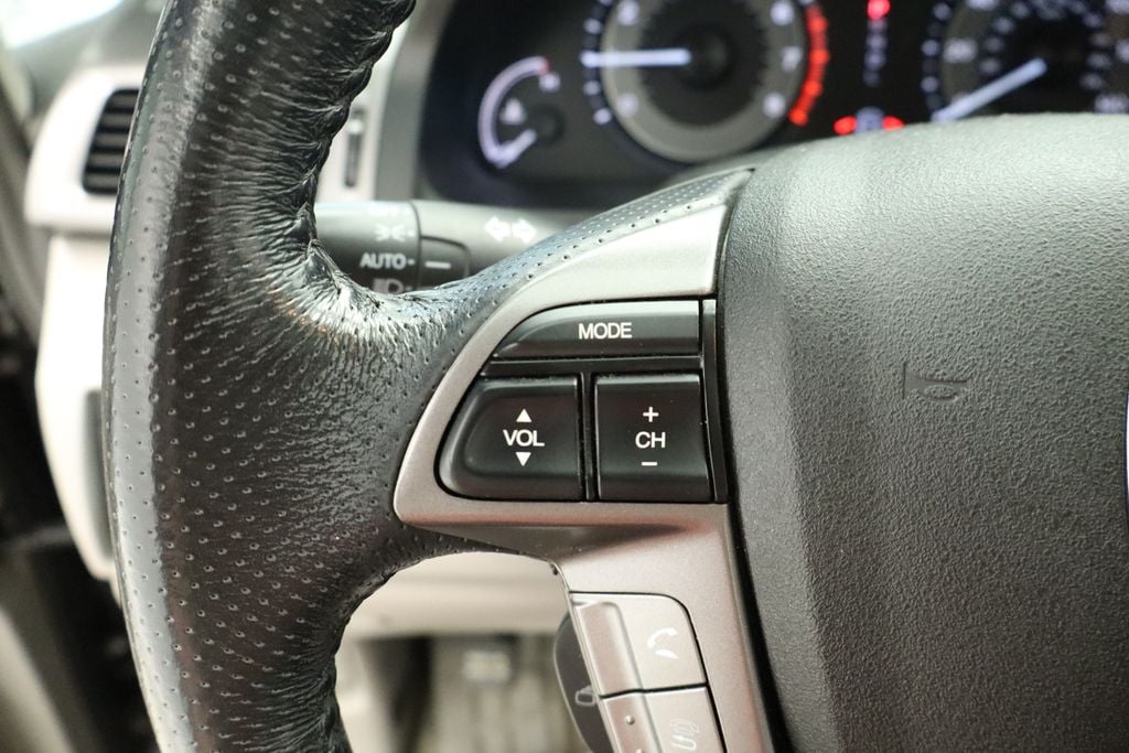 Thumbnail: 2015 Honda Odyssey - 28