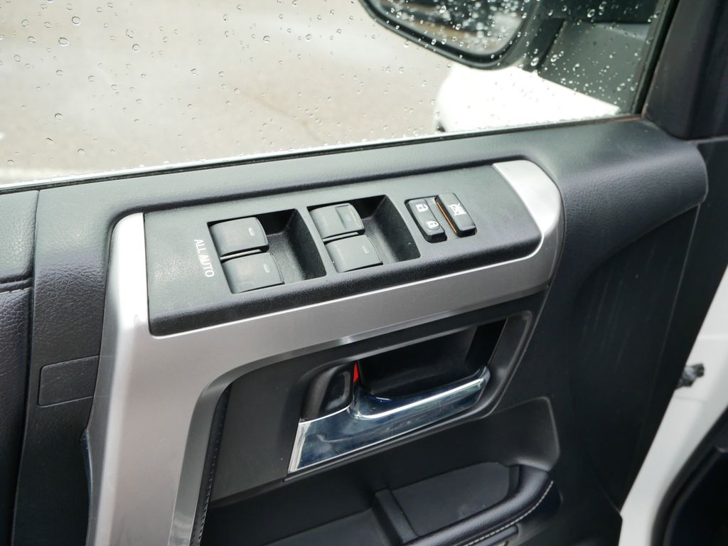 Thumbnail: 2019 Toyota 4Runner - 29