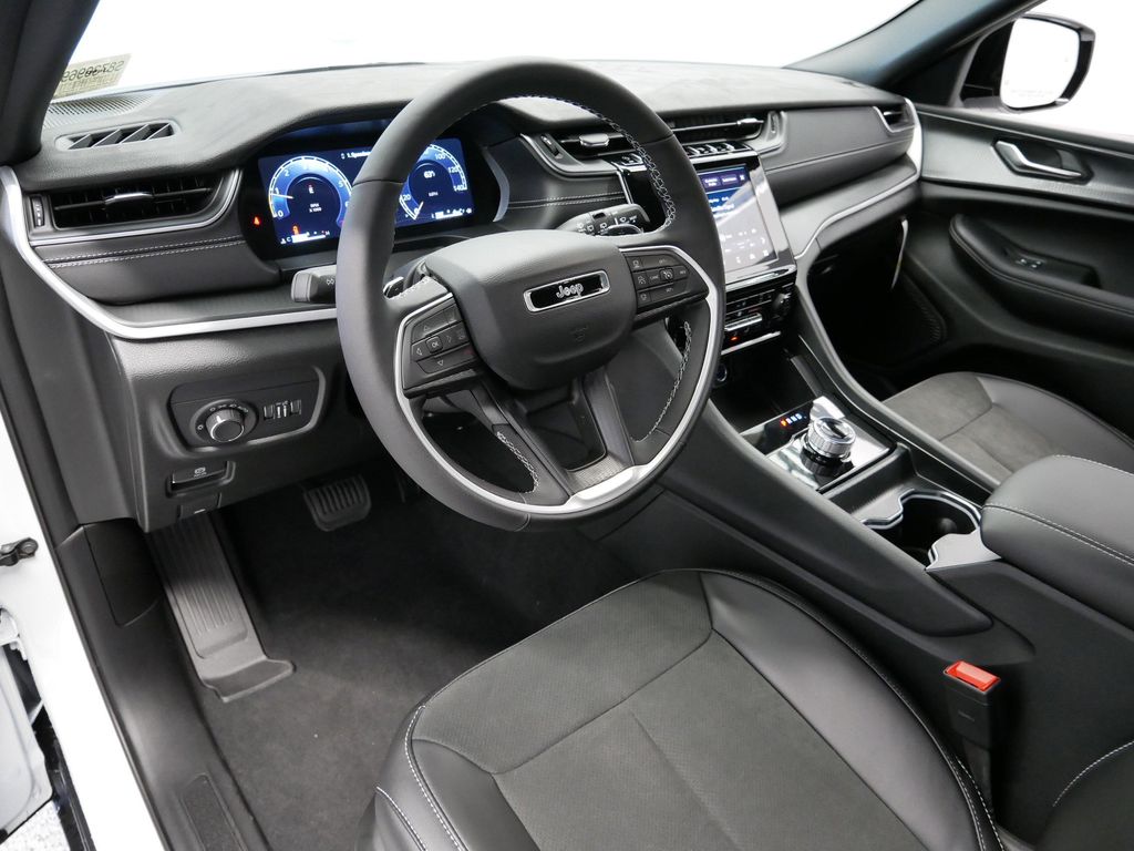 Thumbnail: 2025 Jeep Grand Cherokee L - 2