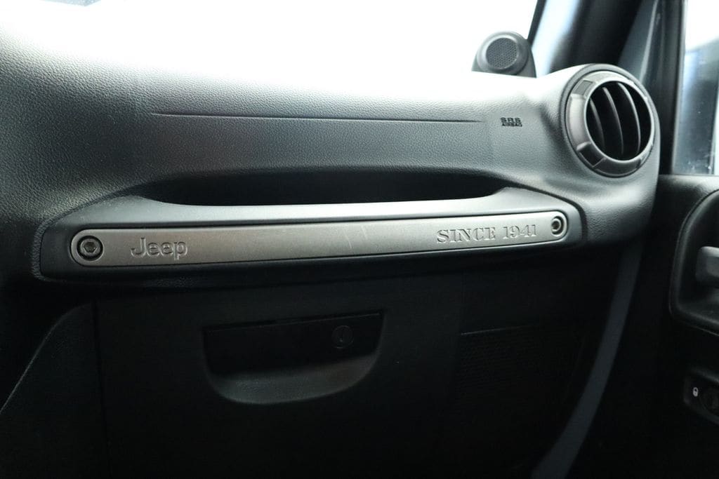 Thumbnail: 2014 Jeep Wrangler - 32