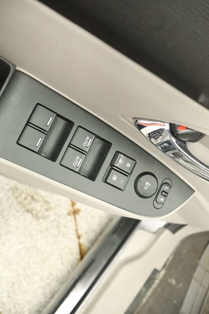 Thumbnail: 2015 Honda Odyssey - 26