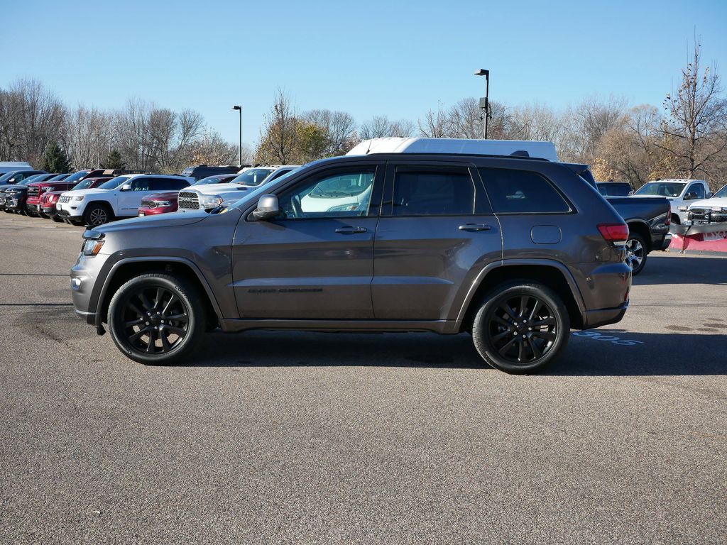 Thumbnail: 2017 Jeep Grand Cherokee - 2