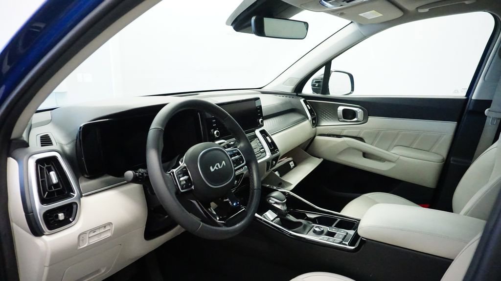 Thumbnail: 2023 Kia Sorento - 26