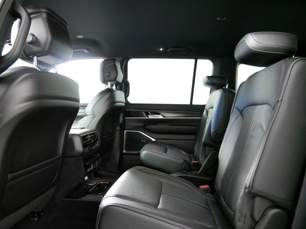 Thumbnail: 2023 Jeep Wagoneer - 6