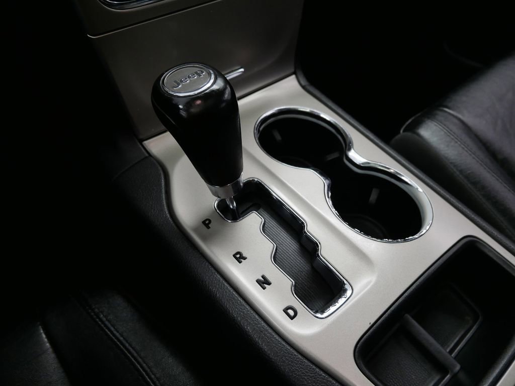 2012 Jeep Grand Cherokee Laredo 31