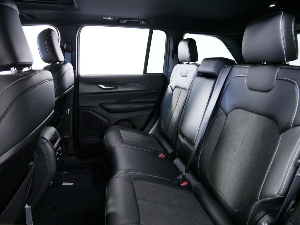 Thumbnail: 2024 Jeep Grand Cherokee - 31