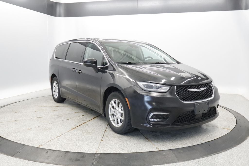 Thumbnail: 2023 Chrysler Pacifica - 7