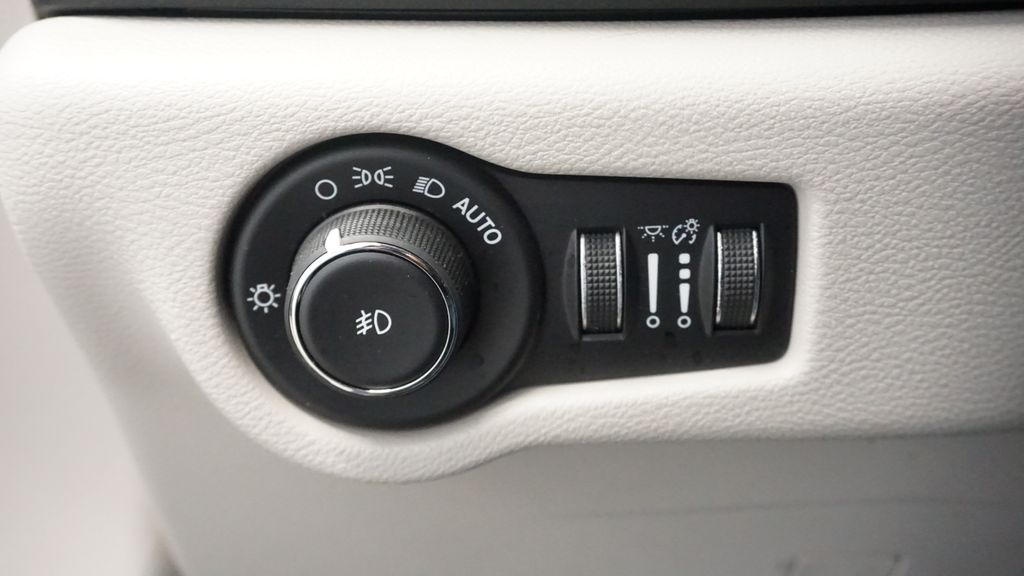 Thumbnail: 2018 Chrysler Pacifica - 28