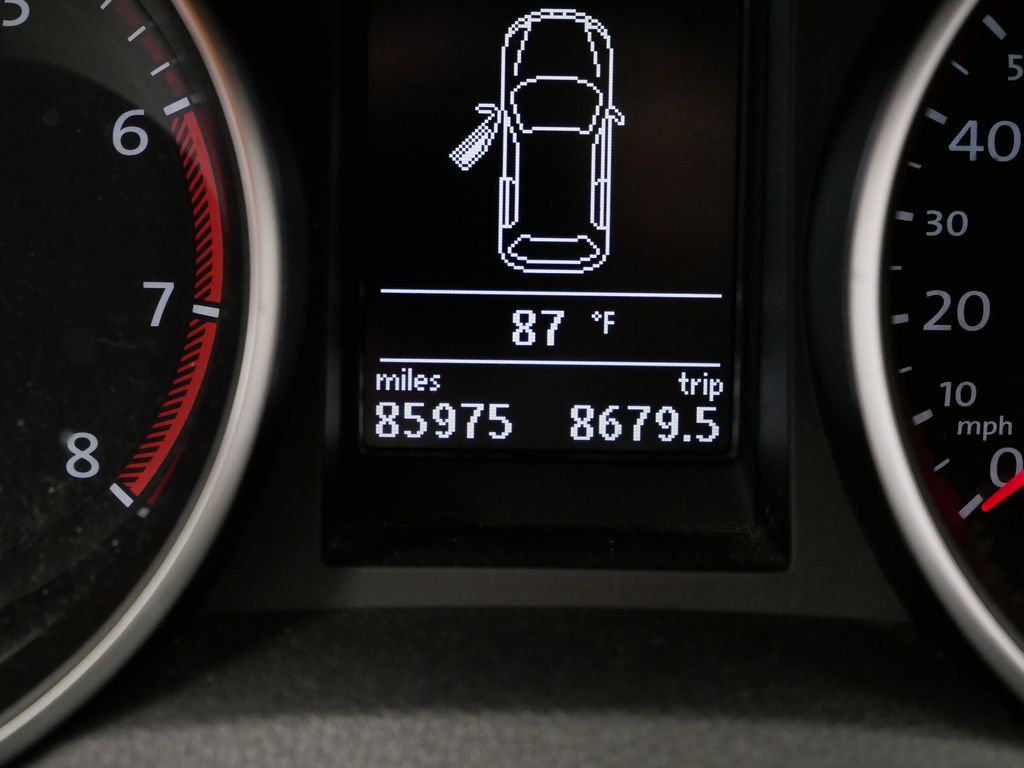Thumbnail: 2012 Volkswagen Golf - 14