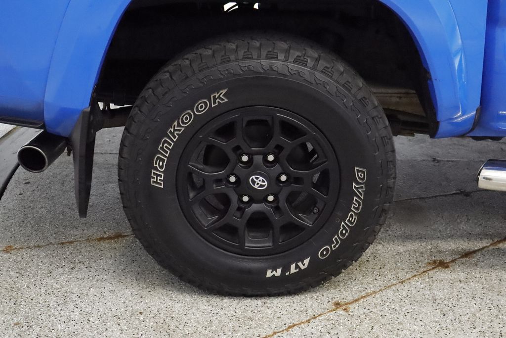 Thumbnail: 2020 Toyota Tacoma - 8