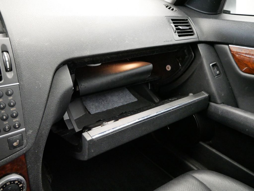 Thumbnail: 2011 Mercedes-Benz C-Class - 38