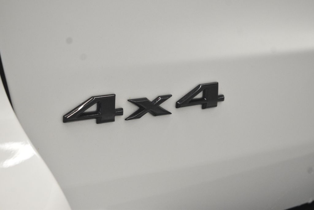 Thumbnail: 2021 Jeep Grand Cherokee - 16