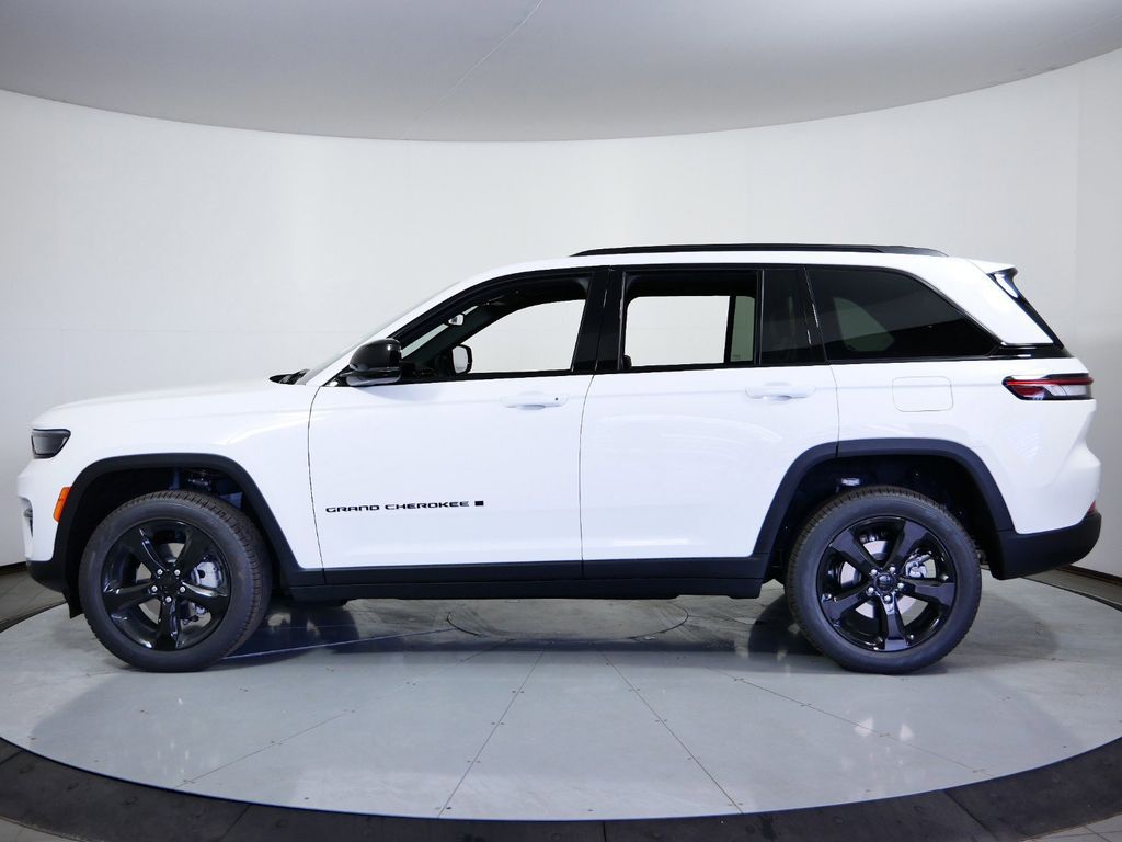Thumbnail: 2025 Jeep Grand Cherokee - 17