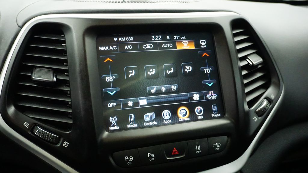 Thumbnail: 2016 Jeep Cherokee - 31