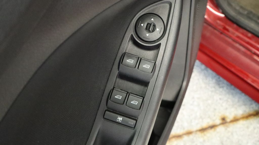 Thumbnail: 2015 Ford Focus - 21