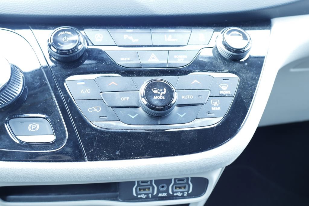 Thumbnail: 2023 Chrysler Pacifica - 26