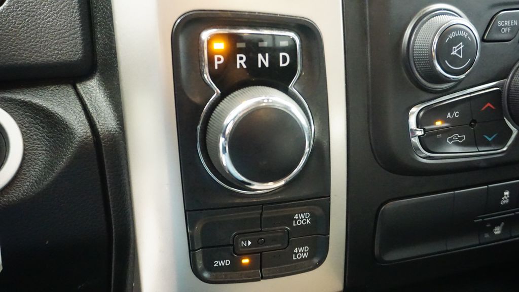 Thumbnail: 2019 RAM 1500 Classic - 32