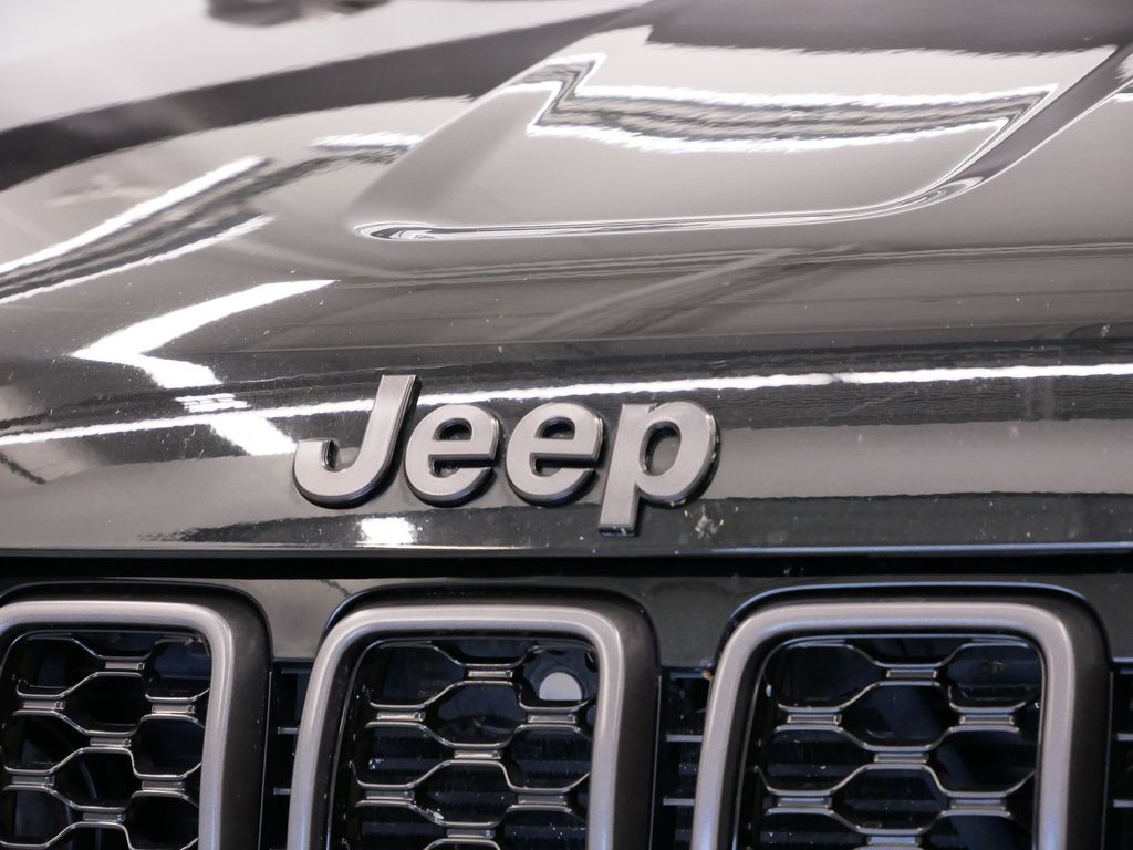 Thumbnail: 2021 Jeep Grand Cherokee - 14