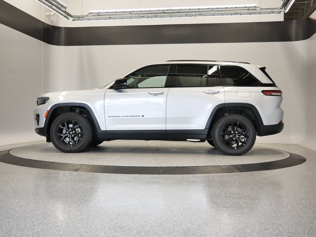Thumbnail: 2024 Jeep Grand Cherokee - 44