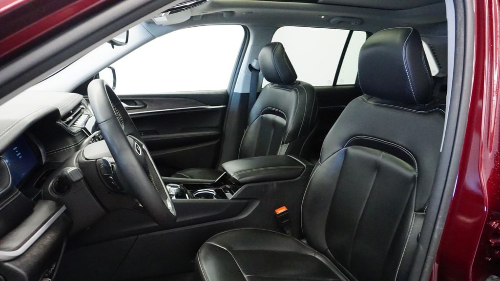 Thumbnail: 2023 Jeep Grand Cherokee - 28