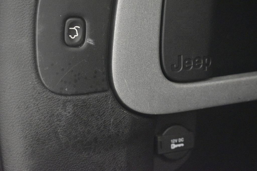 Thumbnail: 2016 Jeep Cherokee - 28