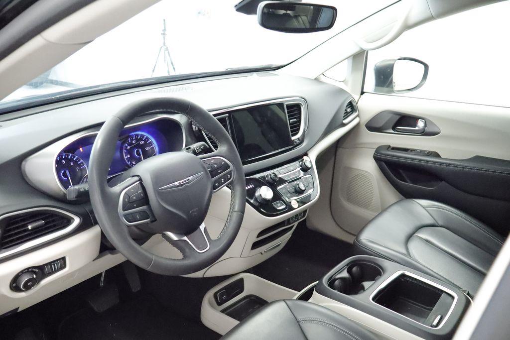 Thumbnail: 2023 Chrysler Pacifica - 23