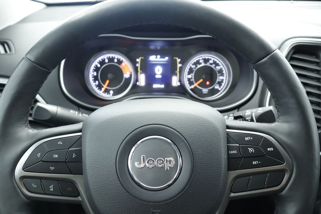 Thumbnail: 2019 Jeep Cherokee - 24