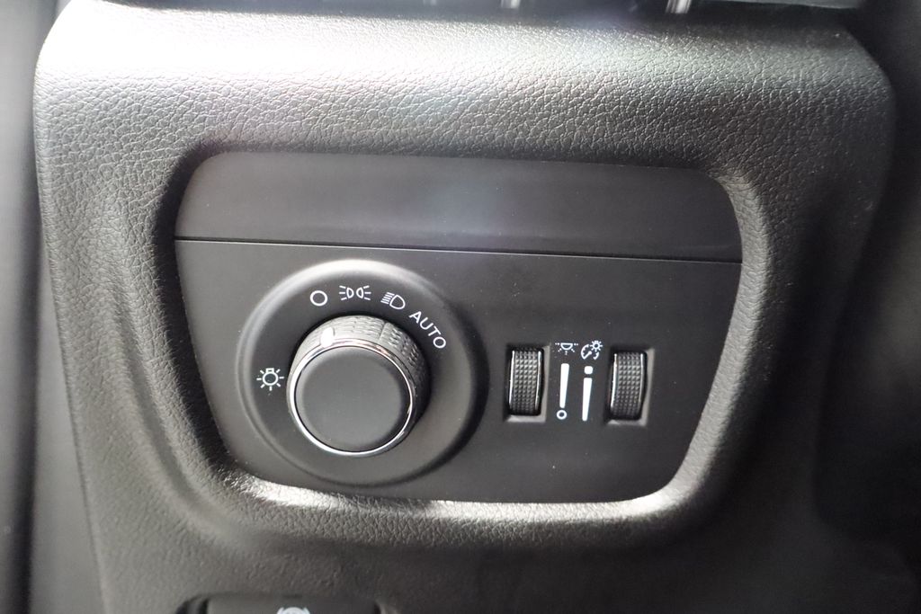 Thumbnail: 2024 Jeep Grand Cherokee - 33