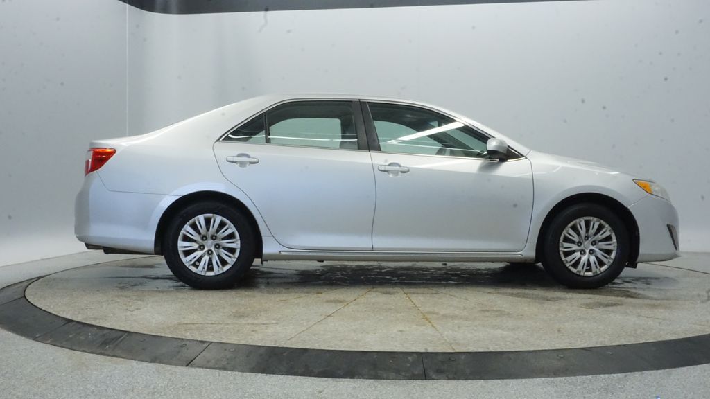Thumbnail: 2013 Toyota Camry - 12